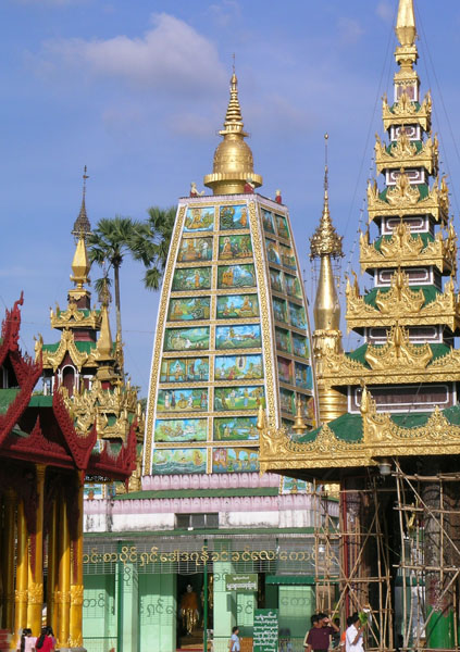 Shwedagon Paya (Pagoda) in Yangon