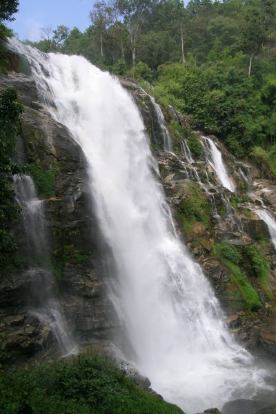 Photo of Wachirathan Waterfall in Doi Inthanon Park.